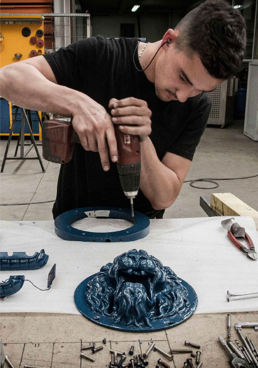 L'ensemble du décor est vissé car aucune soudure n'existe dans ces décors.