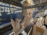 Château d'Ecouen, détails des sculptures d'une lucarne sur la façade nord (troisième phase du chantier). Sculptures nettoyées en attente de restauration.